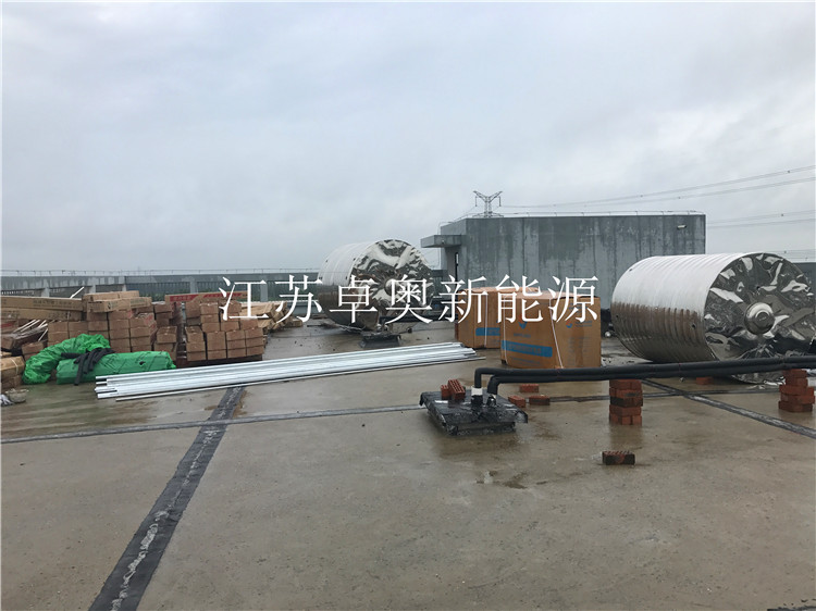 恭喜我公司承接丹陽宏福物流園15噸太陽能加空氣能熱水工程，已順利進(jìn)場開始安裝。
